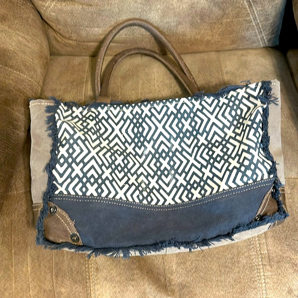 Myra bag super cute